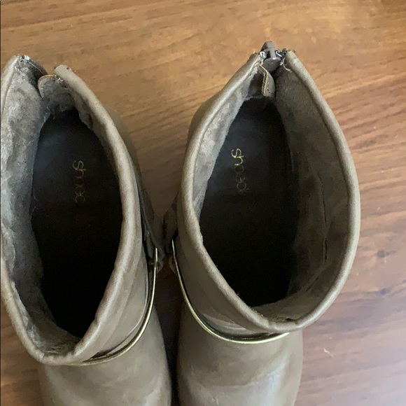 Light brown heeled Shoedazzle booties . - Picture 3 of 5